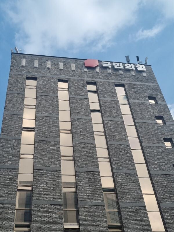 장동혁 국민의힘 당 대표 양손에 쥔 칼날은 